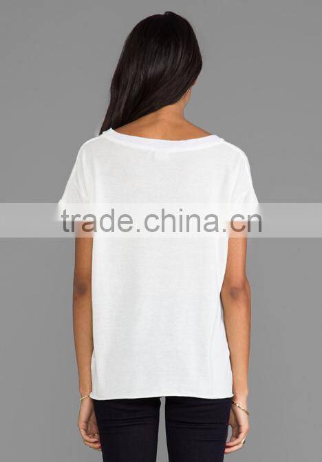 Rib knit neckline raw cut hem t-shirt