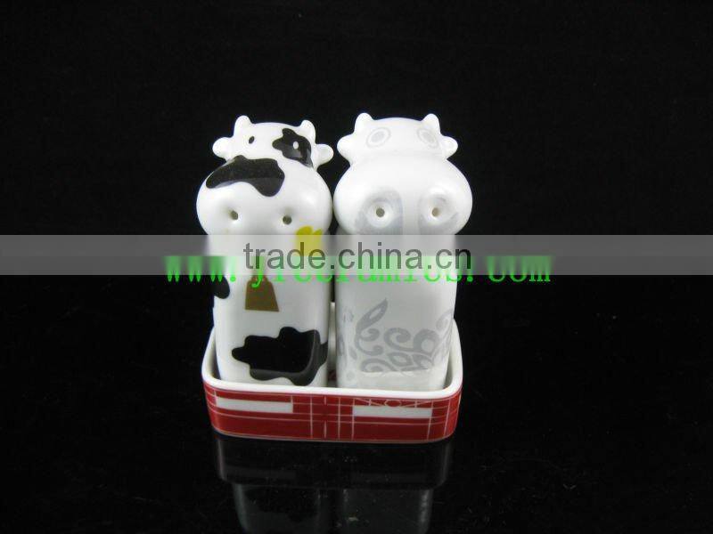YF17003 ceramic salt and pepper shaker set in 2 pieces