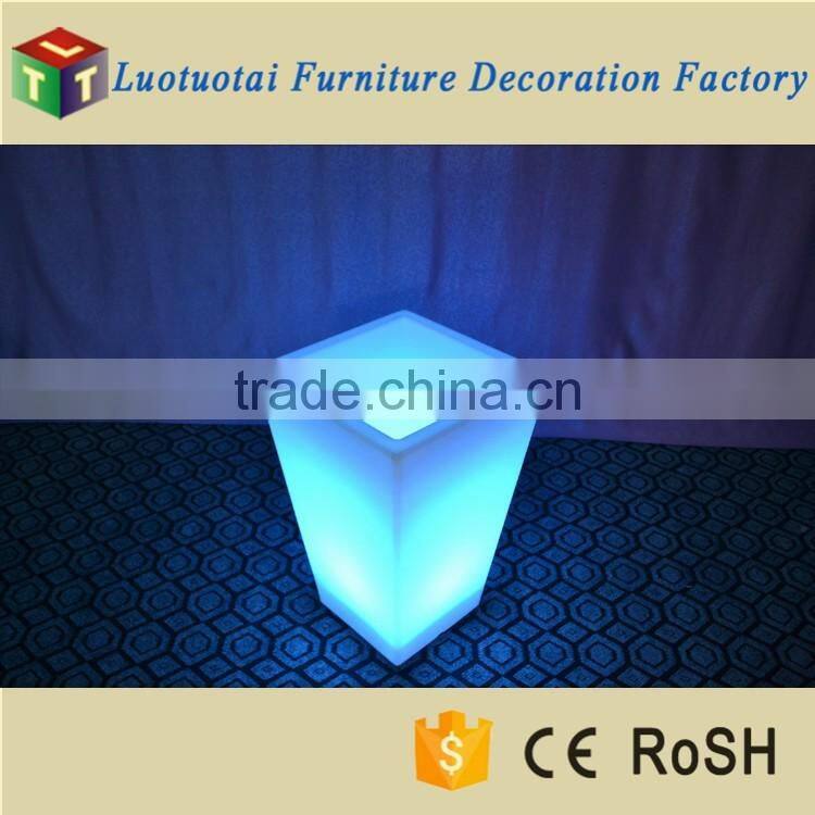 Waterproof outdoor garden use illuminated LED square planter pot with battery operated