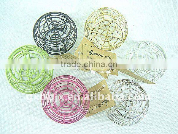 Round wire woven small gift storage case with lid