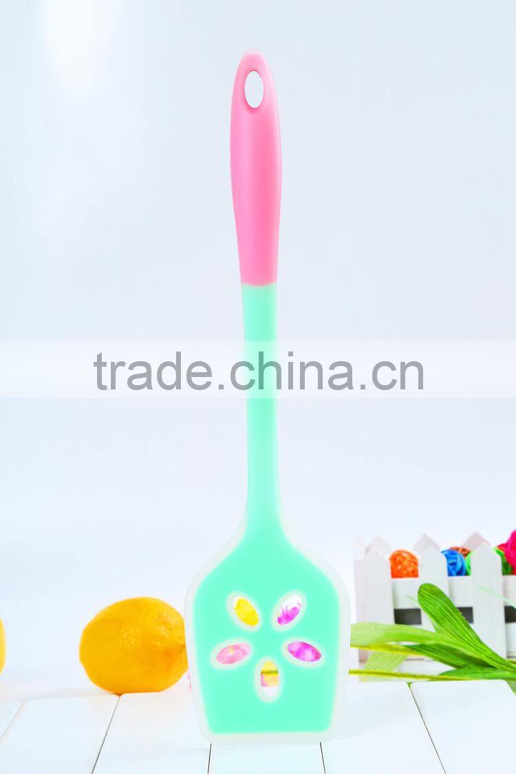 The silicone shovel with plum shape shovel with holes Non-stick Silicon Shovel