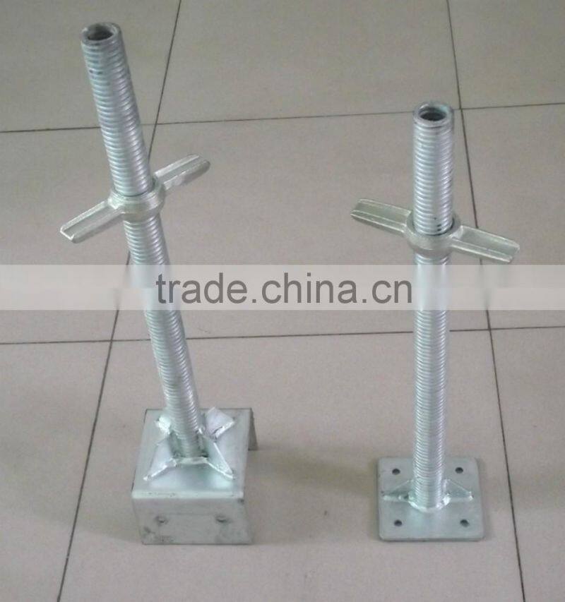 adjustable scaffolding leg for building materials