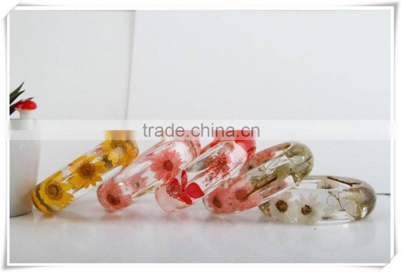 wholesale 2016 special and custom design hot sale real flower resin bangle