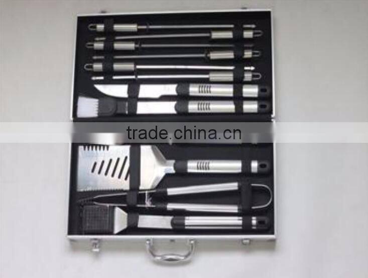 Wholesale stainless steel barbecue tool set with case