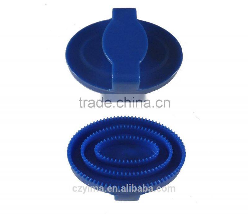 plastic horse curry comb/small size