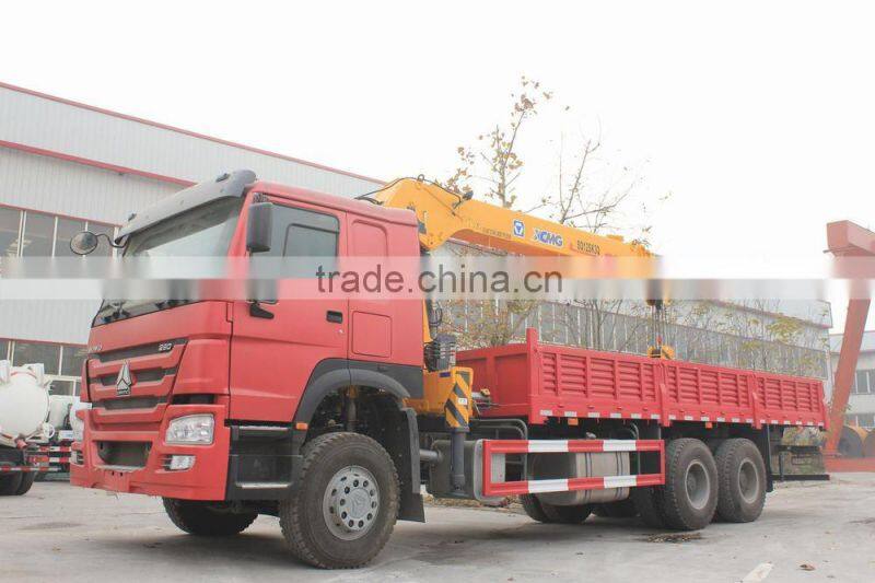 howo 6*4 18T crane truck gets up with the heavy and transport vehicle truck with loading crane