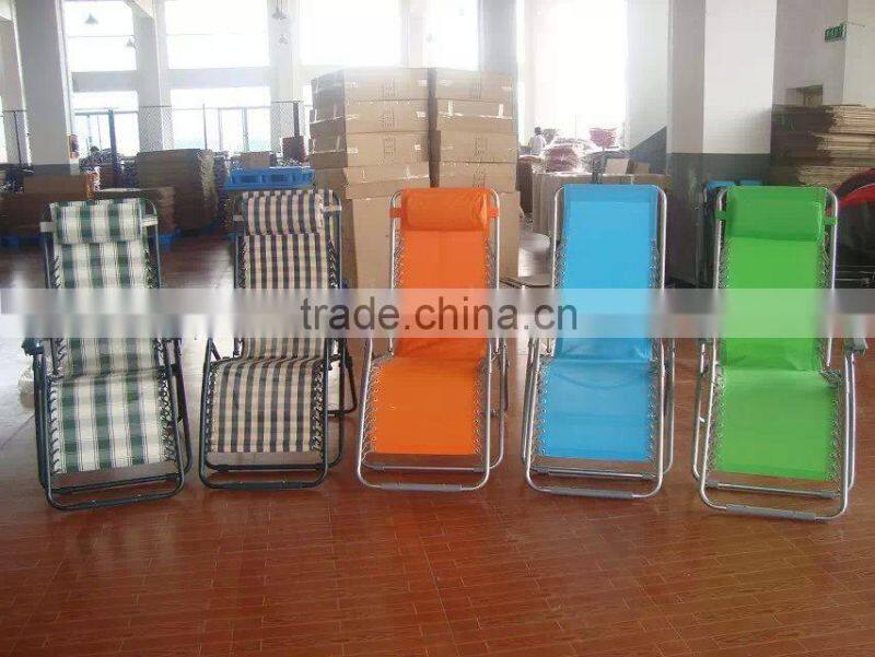 Outdoor portable foldable sun deck chair with armrest