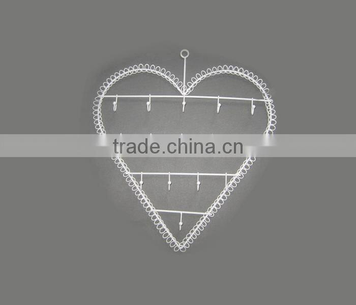 White Metal Iron Wire Heart Calendar Hook Hangar