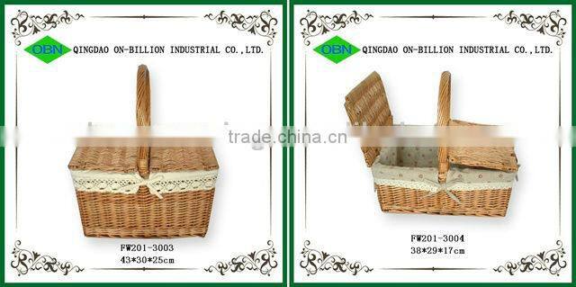 Newly woven lunch basket with lid and lining