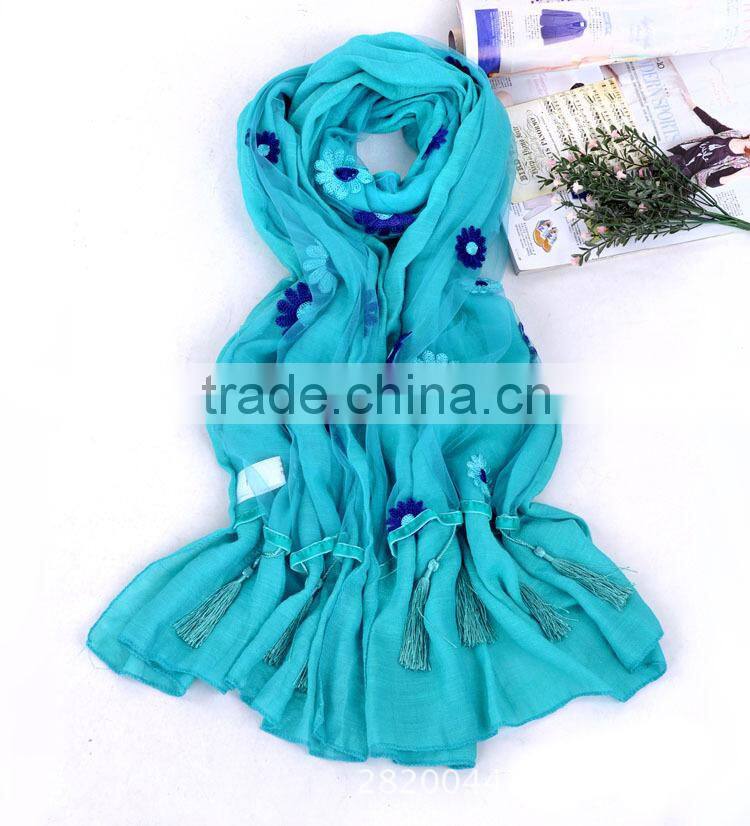 New product fashion daisy embroidered scarf with Chinese knot tassel WJ-670
