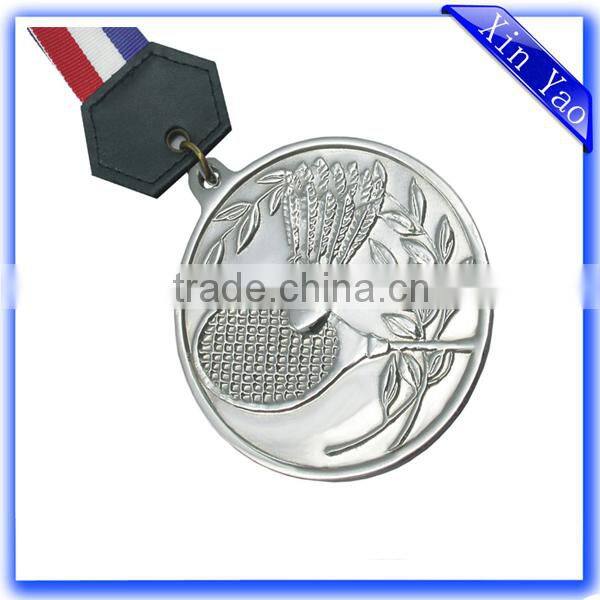 Factory custom made zinc alloy cheap silver embossed medals