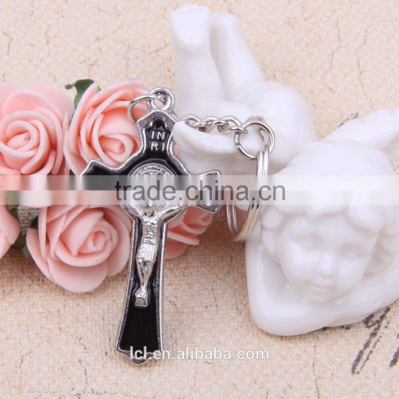 2016 new design wholesale key chain St. Benedict metal crucifix key chain Black & white cross key holder
