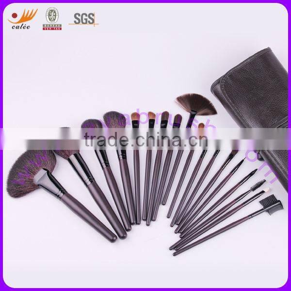 18 Piece Makeup Brush Set and Case