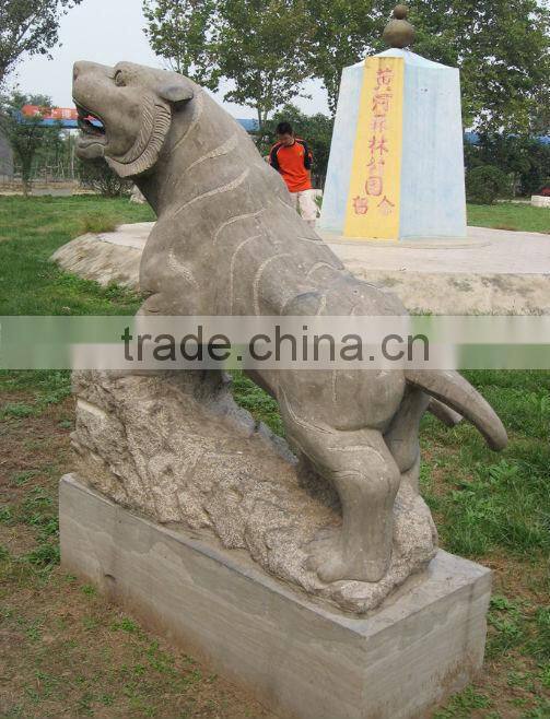 Stone Leopard Statue