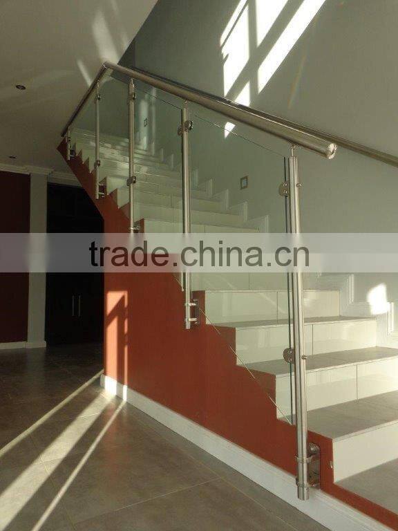 Stair glass railing with double flat bar post and Clear Laminated Glass YK9003