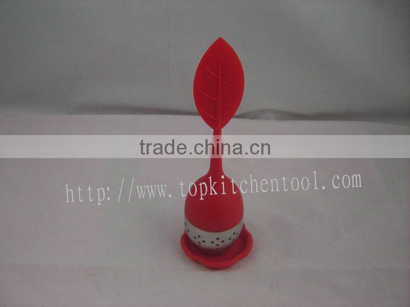 Stainless steel tea strainer with silicone handle