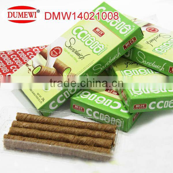 6gr crispy strawberry flavored rolled wafer stick