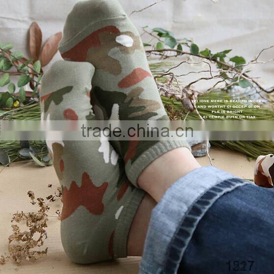 cheap wholesale breathable cotton and polyester men cartoon socks