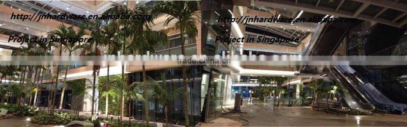glass balcony railing