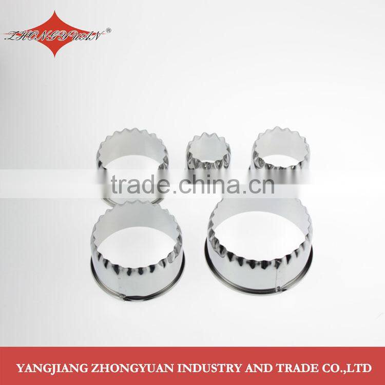 Set of 5 stainless steel crinkled round shape cookie cutter