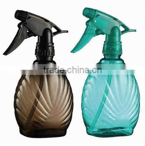 Plastic trigger spray bottle