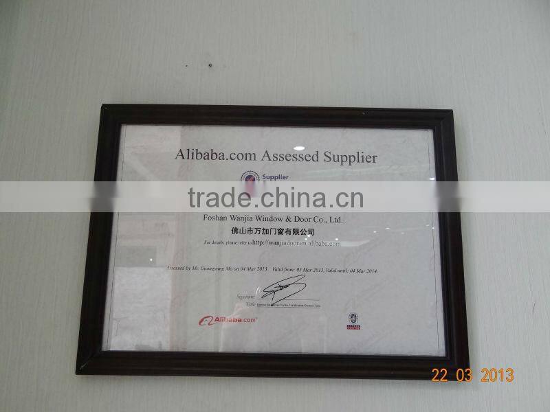 Hui Wanjia kick-out aluminium folding doors