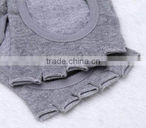 Wholesale yoga pilates sports sock for adults grip slipper socks with rubber sole sport sock