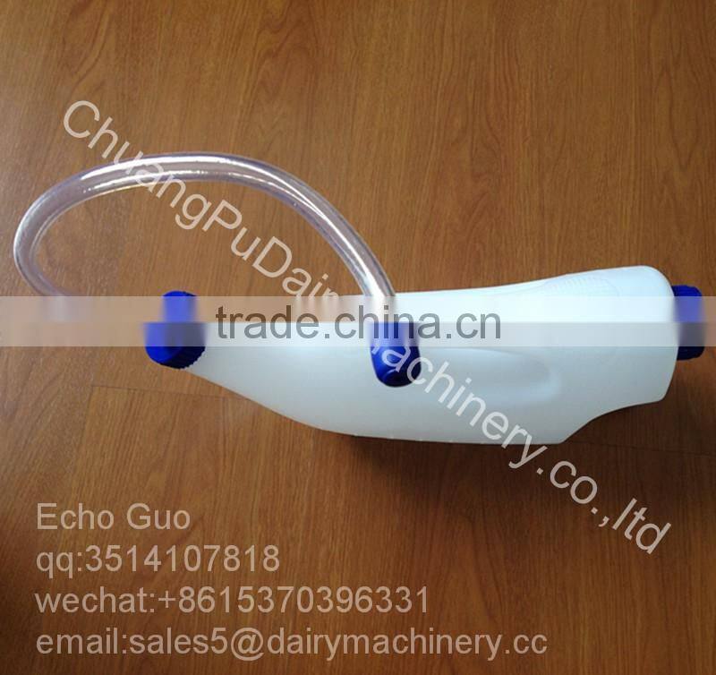 4L Plastic Calf Feeding Bottle with High Quality Rubber Nipple