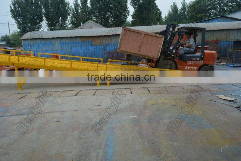 Hontylift truck unloading ramps
