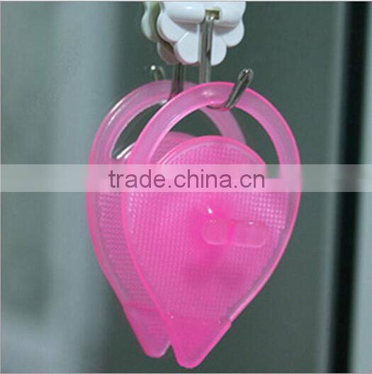 Deap clean silicone face brush