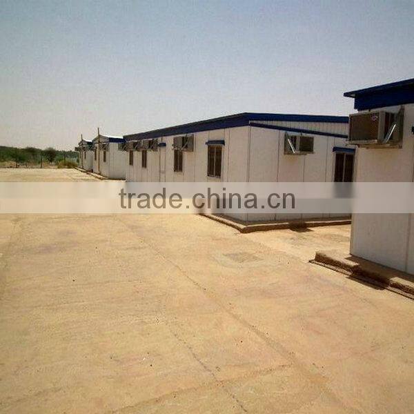 Prefabricated steel frame sandwich panel house
