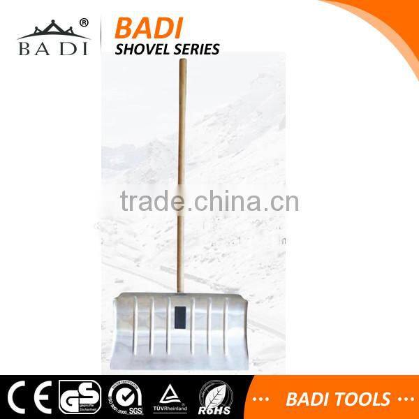 wood handle wide aluminum blade snow shovels