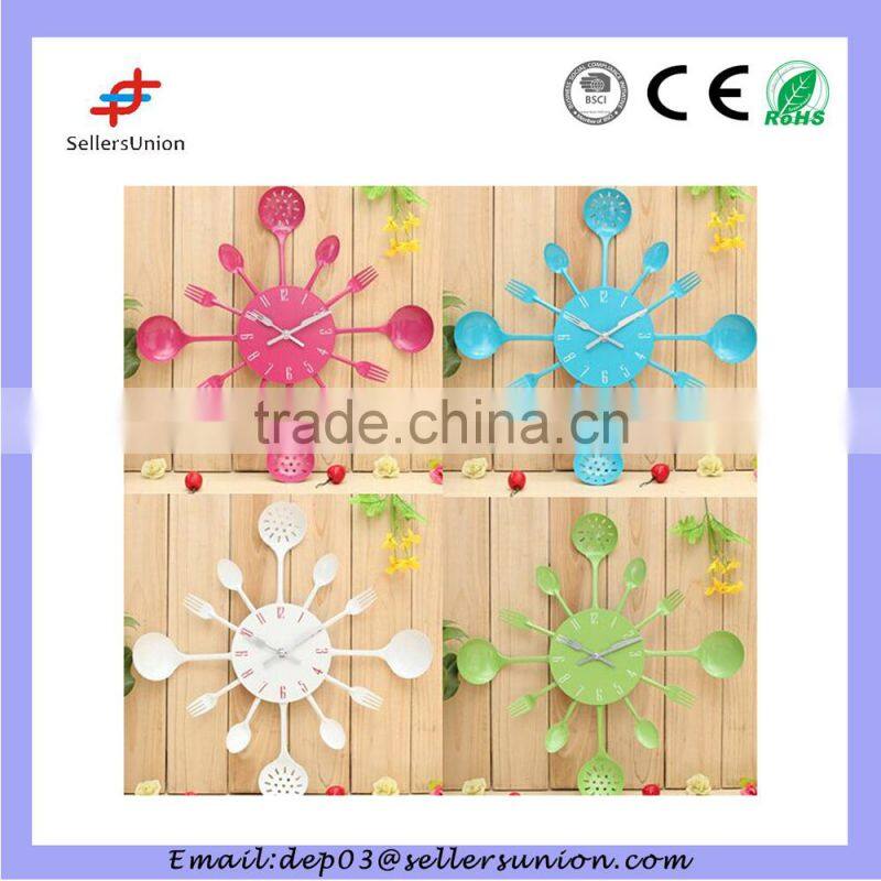 2015 Kitchen Design Creative Wall Clock With Plastic Fork And Spoon