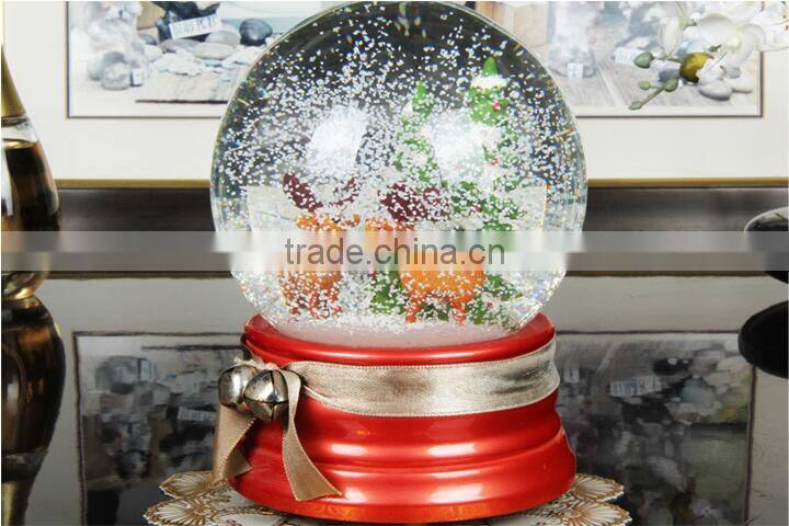 Hot selling Creative Home decoration snow globe Christmas snow globe