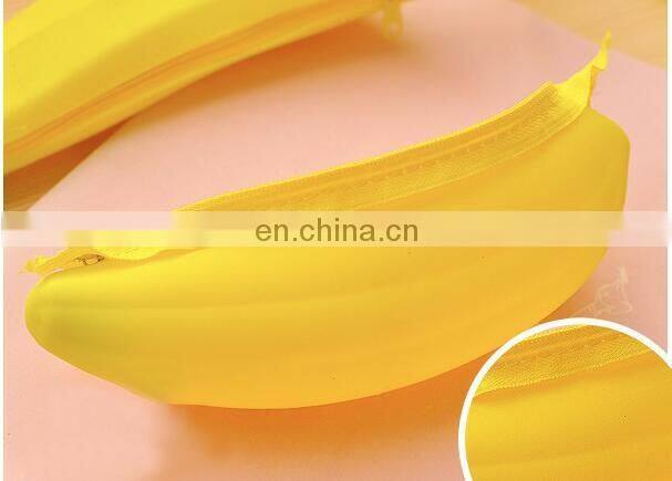 2017 Novelty Funny Silicone Portable Yellow Banana Coin Pencil Case Unique Purse Bag Wallet Pouch Keyring Hot Selling