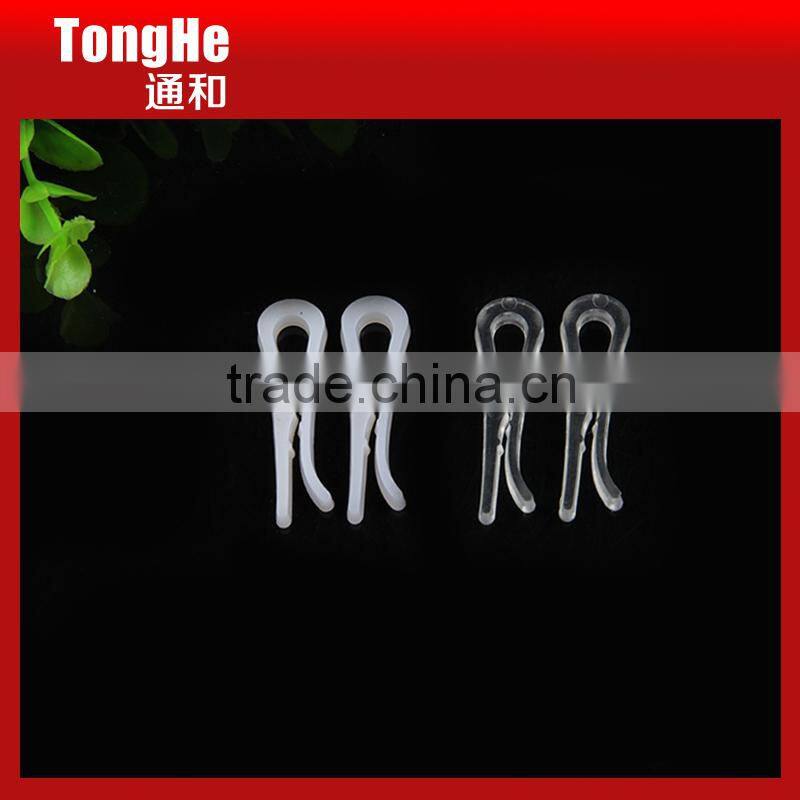 R shape plastic shirt sleeve clip for packaging accessory