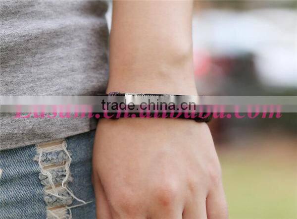 Cheap leather cuff bracelet with engraved metal plate,teen leather bracelet