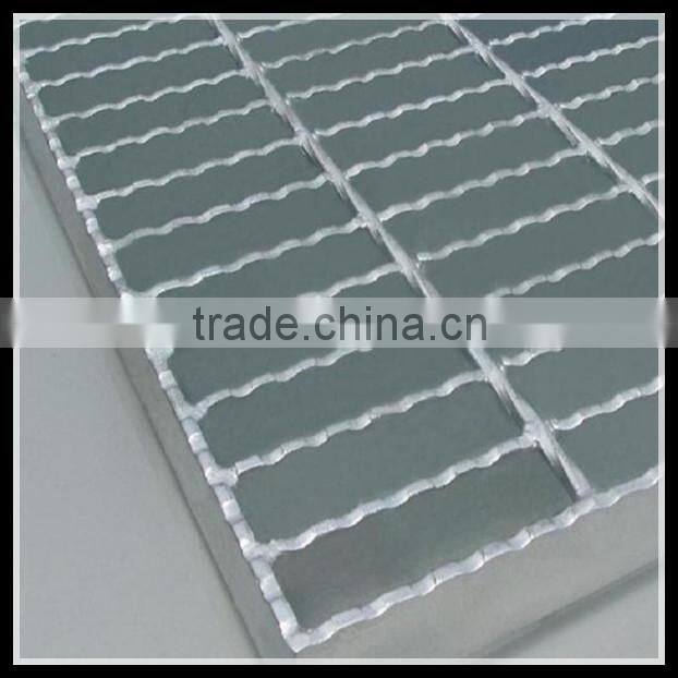 serrated non-slip galnanized steel grating 20years professional manufacturer