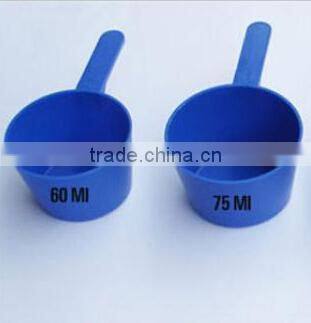 Kitchen utensil 60ML 75ML BLUE Disposable water plastic measuring scoop with long hoder, OEM measuring scoop Shenzhen maker