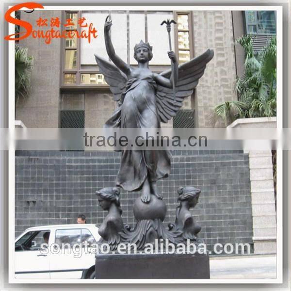 Latest design artificial Westen angel statue large garden fiberglass artificial saute