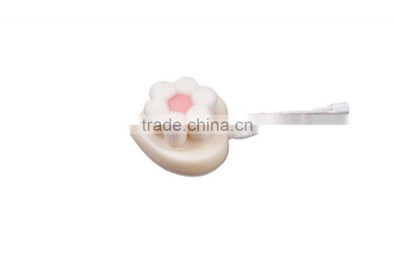 2015 new Chinese factory high end skin face brush, facial cleaning brush with heart-shaped plum blossom