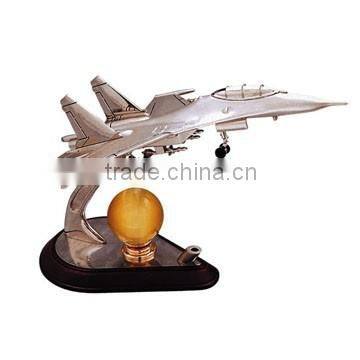 Wholesale cheap Zinc alloy material airplane models with wooden base for office decoration