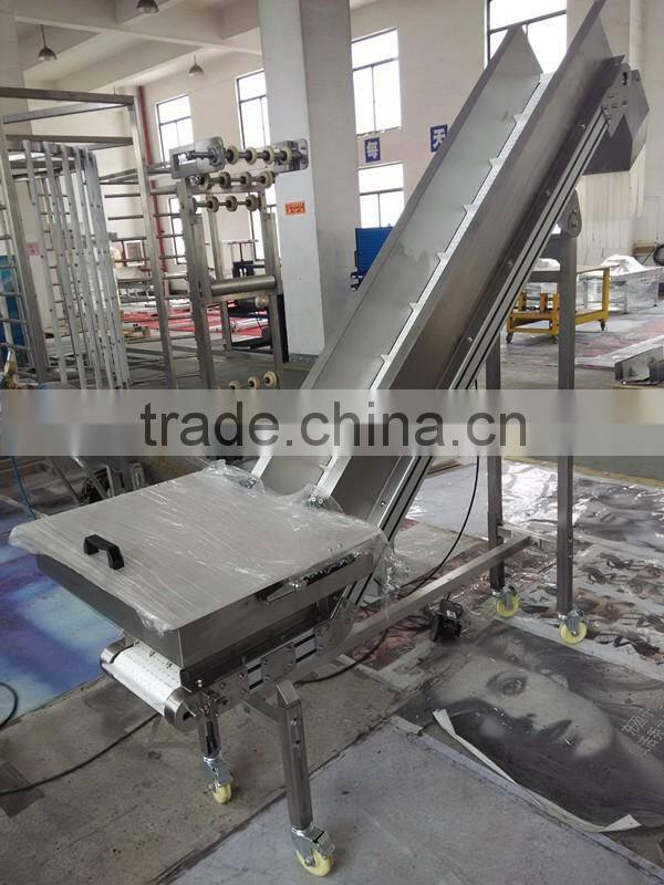 Incline belt conveyor with hopper and discharge chute