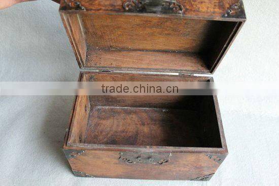 Chinese style bronze-coloured wooden jewelry box