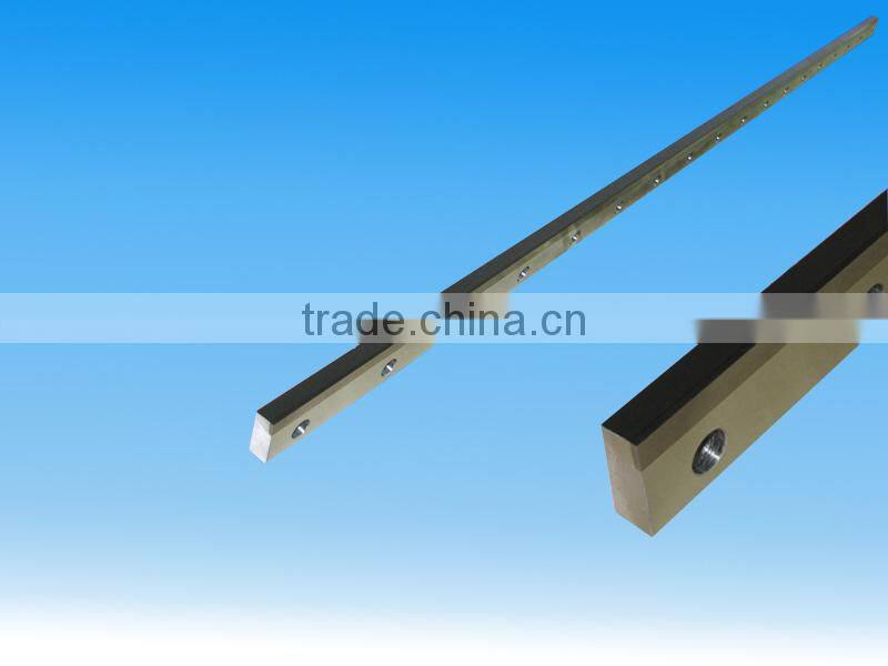Metal shearing blade in cut to length line