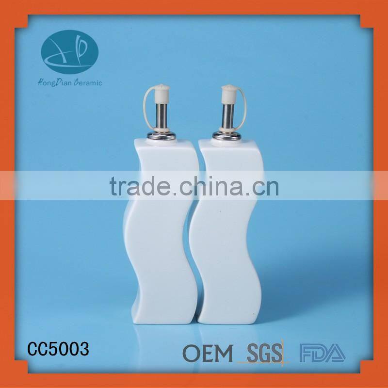 Kitchenware ceramic oil vinegar pot