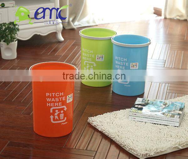 Plastic colorful trash can with handle