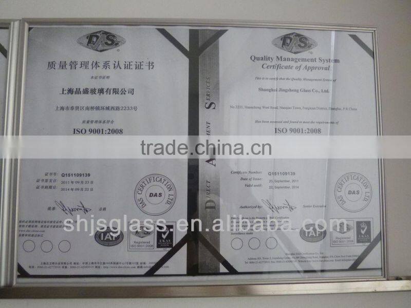 pilsner beer glass with decoration