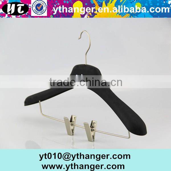YY0444 black rubber paint clothes hanger with clips plastic hanger for coat