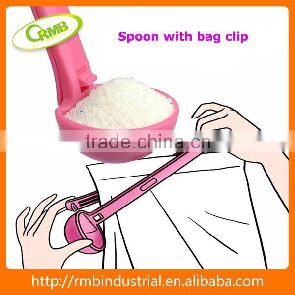 multifunction scoop with sealing clip